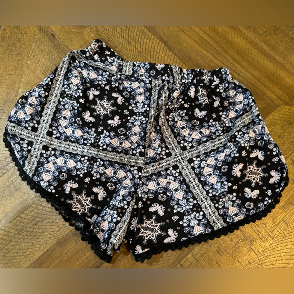 Shosho Blue and White Patterned Shorts - Picture 11 of 12